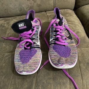 Lovely pair of athletic shoes 👟 in search of runner